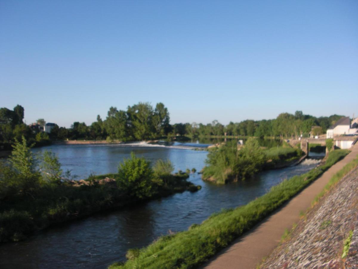 " Le Cher Passant " Savonnières Kültér fotó